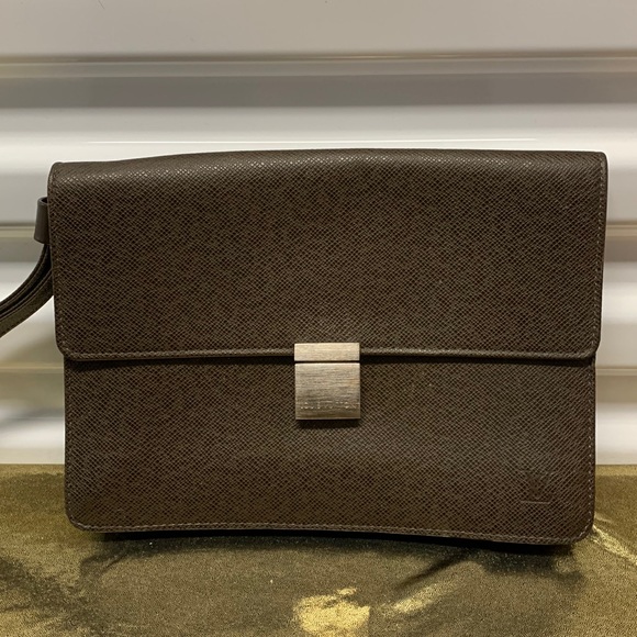 Louis Vuitton Selenga Pouch Bag Brown Taiga Leather Clutch Unisex Vintage - Picture 1 of 16